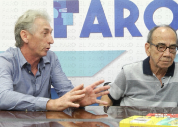 fotosceuta 2016 07 02 Manuel Melilla 14 01 Francisco Narváez 'Culi' y Miguel Ángel Roldán. Escritores y sindicalistas: “Es difícil que un melillense no encuentre antepasados suyos en este libro”