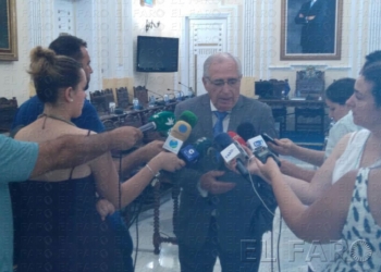 Imbroda responde a C’s que Balearia es libre y se instala en el puerto que desea