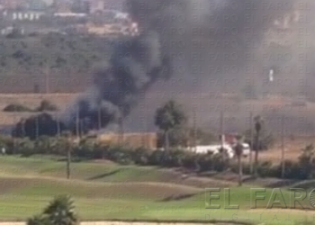 fotosceuta 2016 07 14 Manuel Melilla 10 01 Un incendio causa el derrumbe del techo de un almacén junto al paso de Farhana