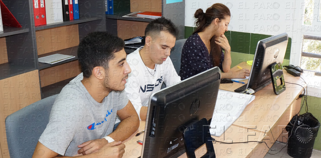 Un 15% de alumnos adultos desconoce de forma parcial o total el castellano