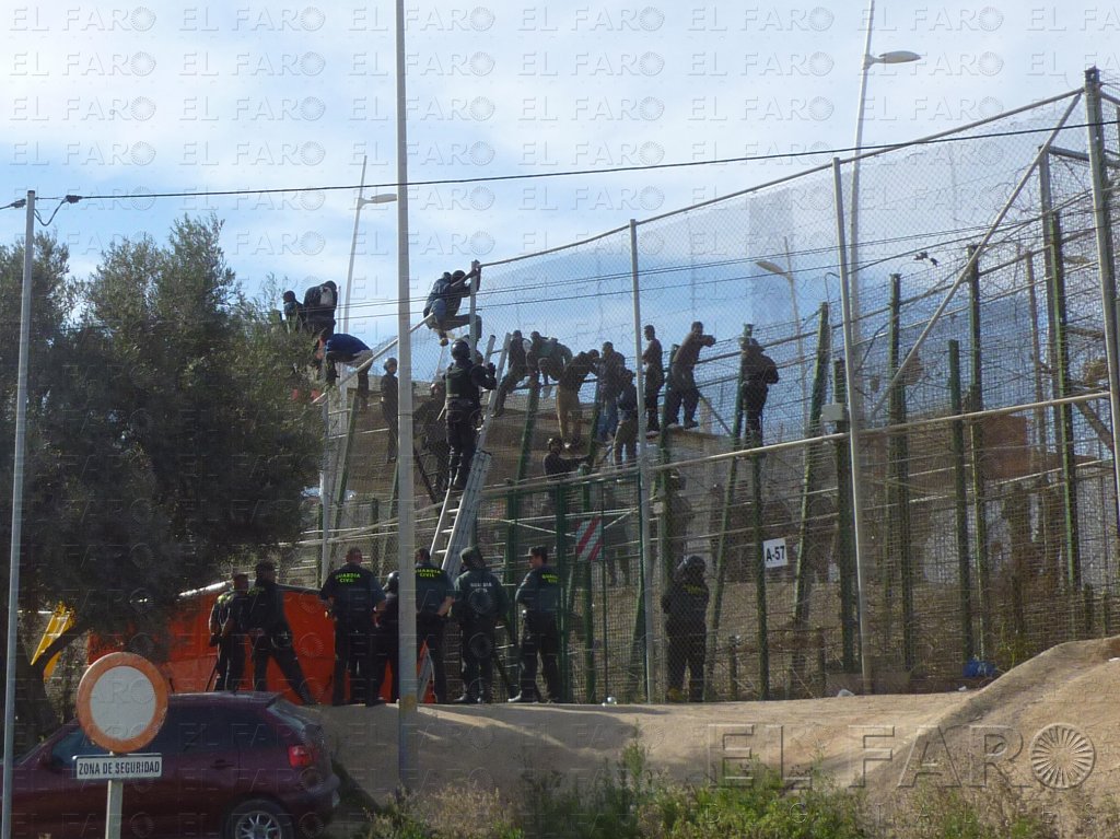 Las denuncias por agresión a inmigrantes en la valla pasan de 350 a 16 el año pasado