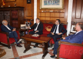 fotosmelilla 2016 07 14 DEPORTES 26 01 Juan José Imbroda recibe al presidente del Cádiz CF, Manuel Vizcaíno