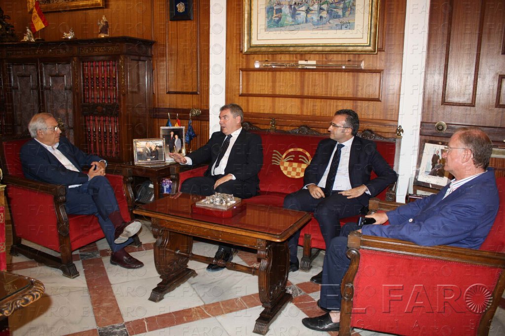 Juan José Imbroda recibe al presidente del Cádiz CF, Manuel Vizcaíno