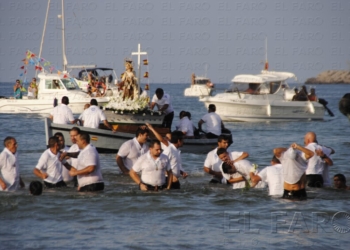 fotosmelilla 2016 07 17 Alejandro DSC0800 Se suspende la parte marítima de la procesión de la Virgen del Carmen