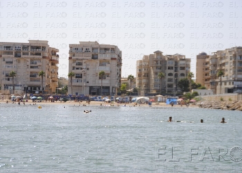 fotosmelilla 2016 07 17 P DSC0266 Rescatan a tres menores en la playa de San Lorenzo por el mal estado del mar