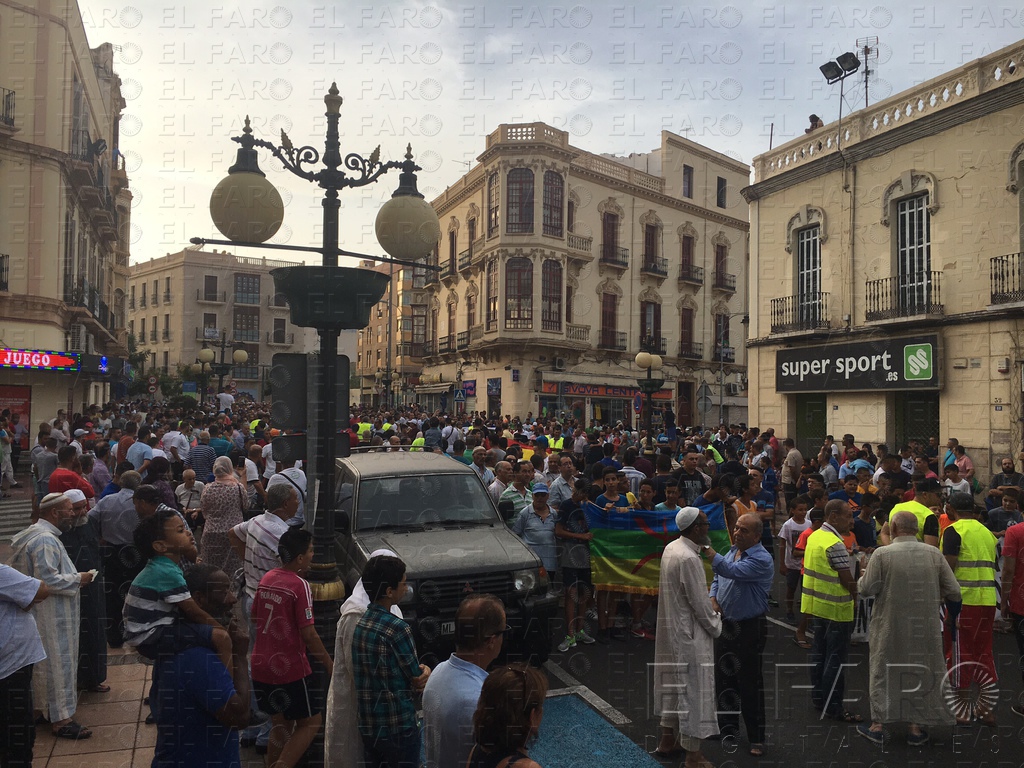 Multitudinaria protesta por el veto al borrego marroquí