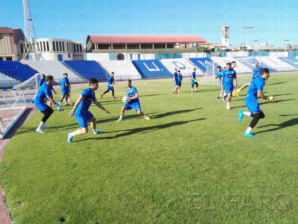 UD Melilla: Doble sesión de trabajo exigente