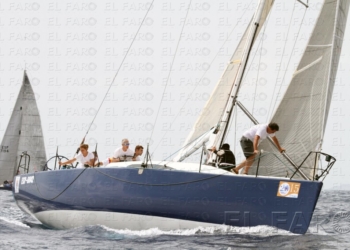 Las olas y el viento, juez y parte en los nuevos campeones de la Semana Náutica