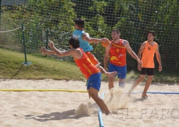 El balonmano playa cierra la competición veraniega local