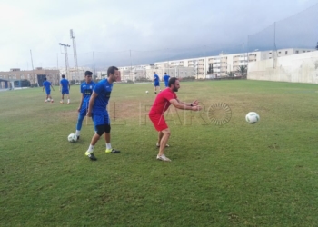 El centrocampista de la UD Melilla se ejercita en el campo anexo del municipal Álvarez Claro.