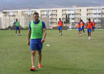 Richi, lateral de la UD Melilla: “Estamos para trabajar”