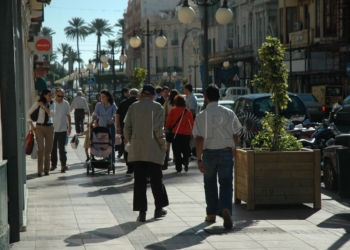 Calle Juan Carlos I Los melillenses, entre los que menos gastaron en seguros en 2015, según Mapfre