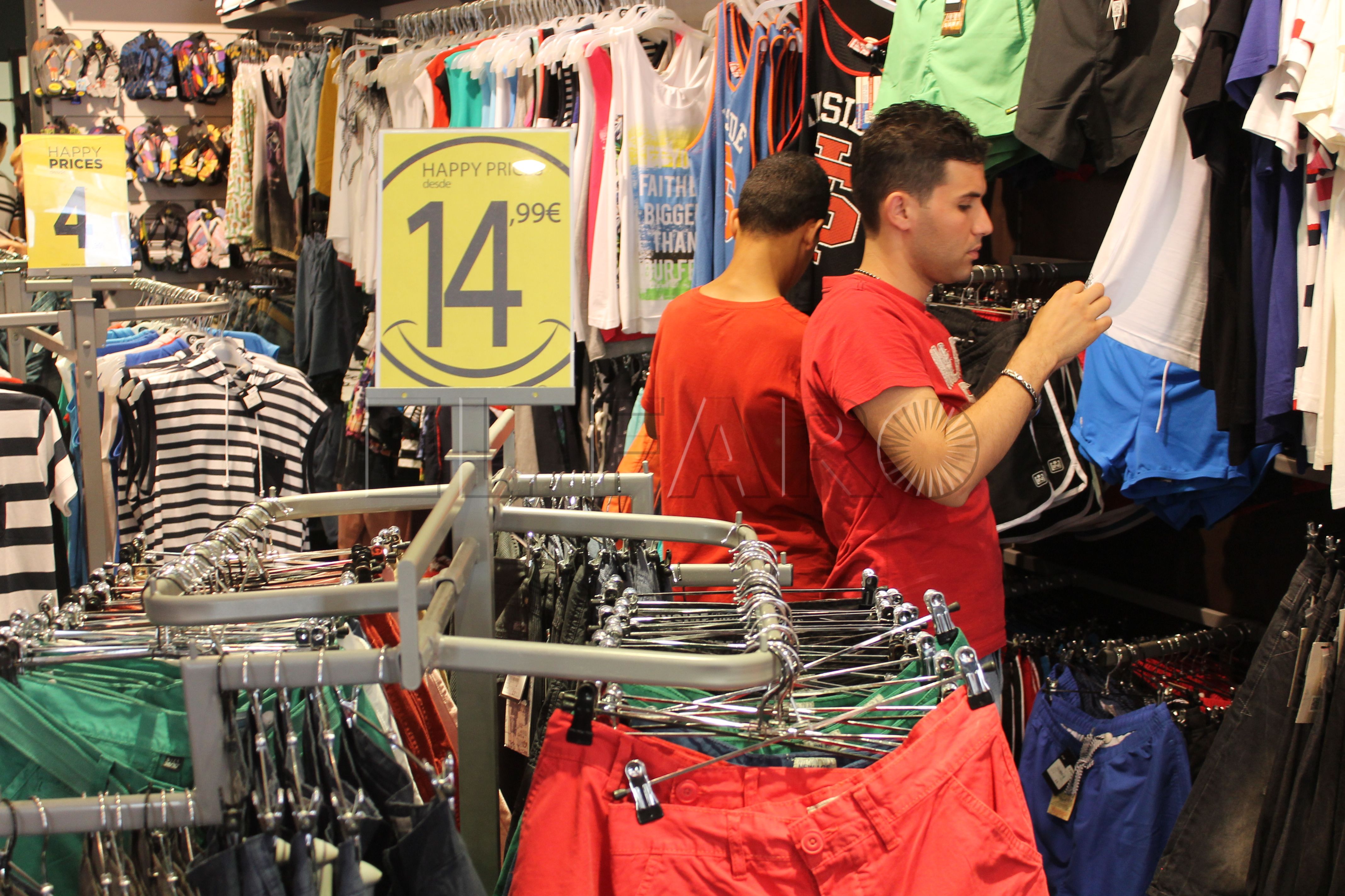 Vendedores de tienda y camareros, las profesiones con mejores perspectivas