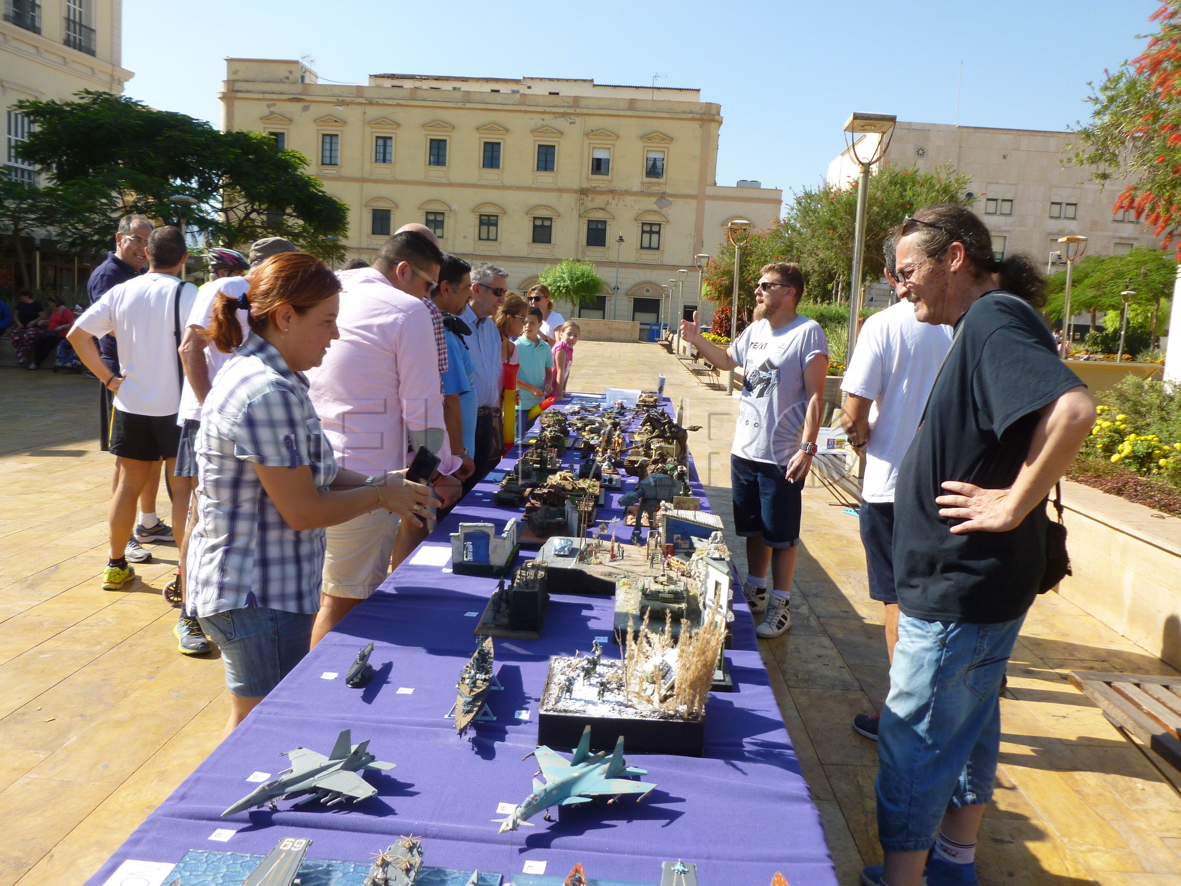 Las maquetas más curiosas y sorprendentes salen a la calle de la mano de ‘El Caminante’
