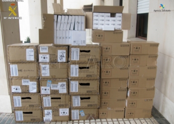Telefonos intervenidos La Guardia Civil interviene gran cantidad de teléfonos móviles por vulnerar presuntamente el control fiscal y aduanero