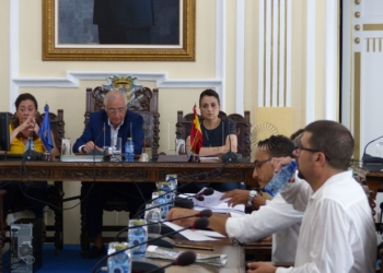 pleno CpM sorprende en el Pleno al no dar su apoyo a la Medalla de Oro a la Comgemel