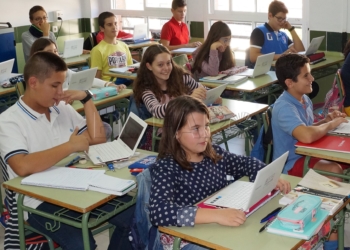 1 1 1 Melilla, una décima por debajo de la media en alumnos por ordenador