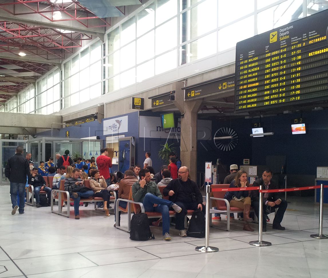 Las cancelaciones de seis vuelos con salida o llegada a Melilla dejan en tierra a 237 personas