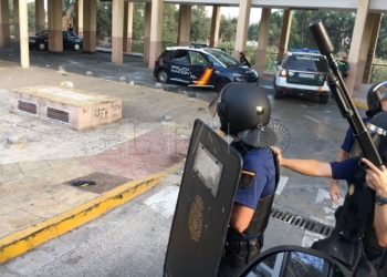 11 1 5 Detenidos dos jóvenes melillenses por el ataque a la Policía en La Cañada