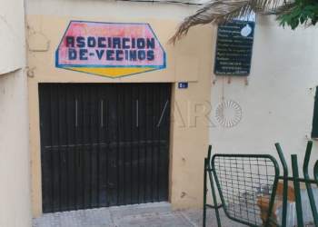 12 1 6 Un joven duerme en la sede ‘cerrada’ de la asociación Hispanidad, según vecinos