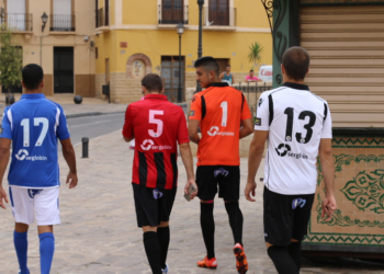 Historia de las dos camisetas que luce la Unión Deportiva Melilla