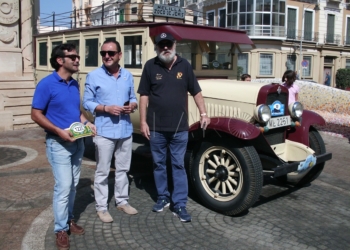 CIMG5676 Los vehículos con historia salen a la calle para mostrar que son patrimonio cultural