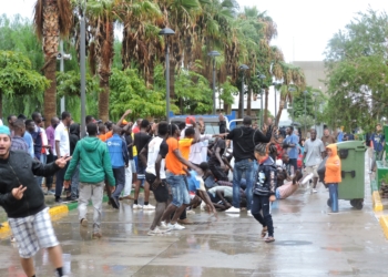DSCN1241 Entran 68 subsaharianos en el CETI después de que unos 300 intentaran saltar la valla