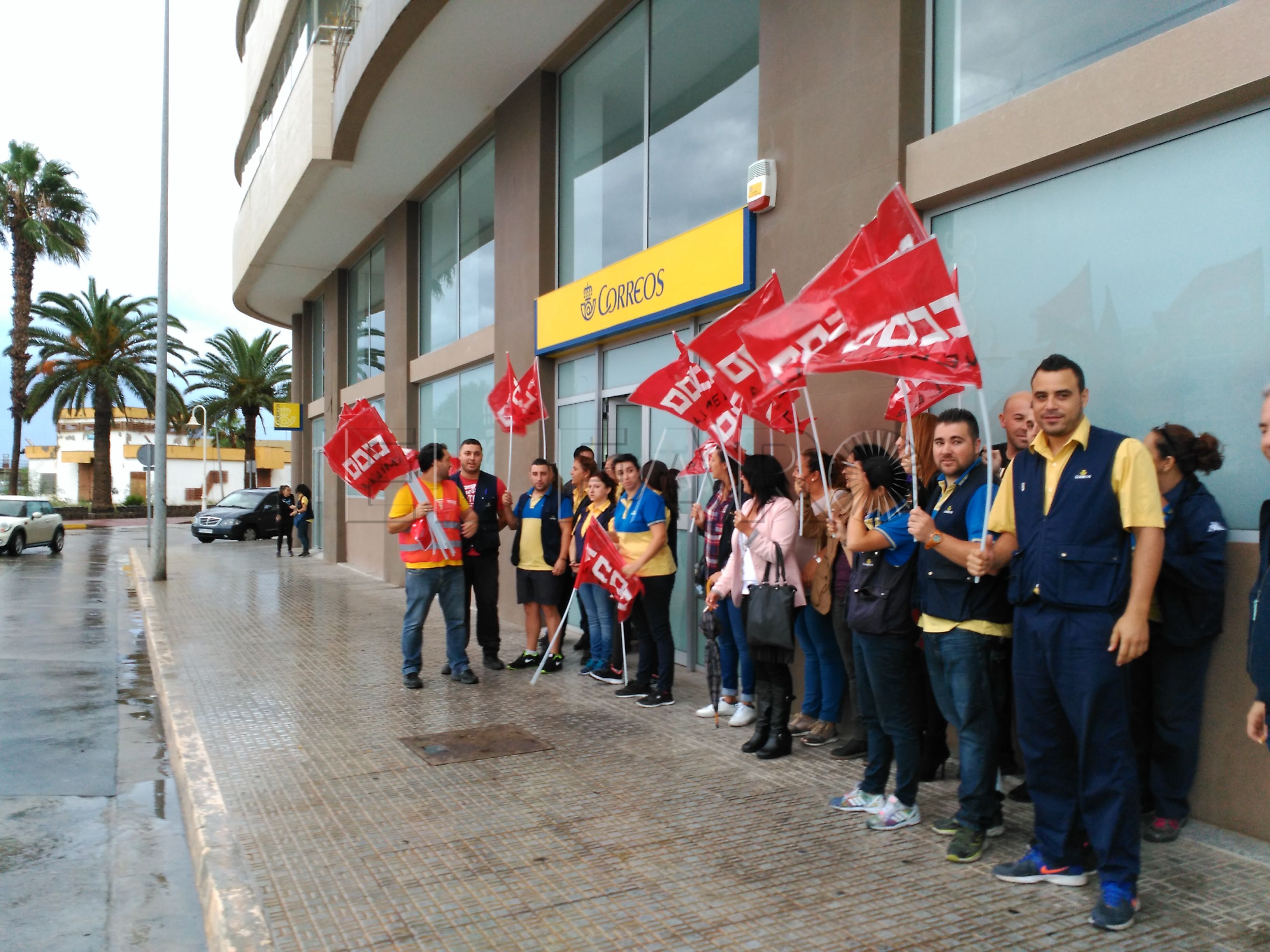 CCOO exige una nueva oficina en el centro y una aduana para Correos