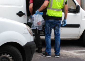 IMG 20161020 191002 Un detenido tras el registro de un local en la calle Alféreces Díaz Otero, en el Rastro