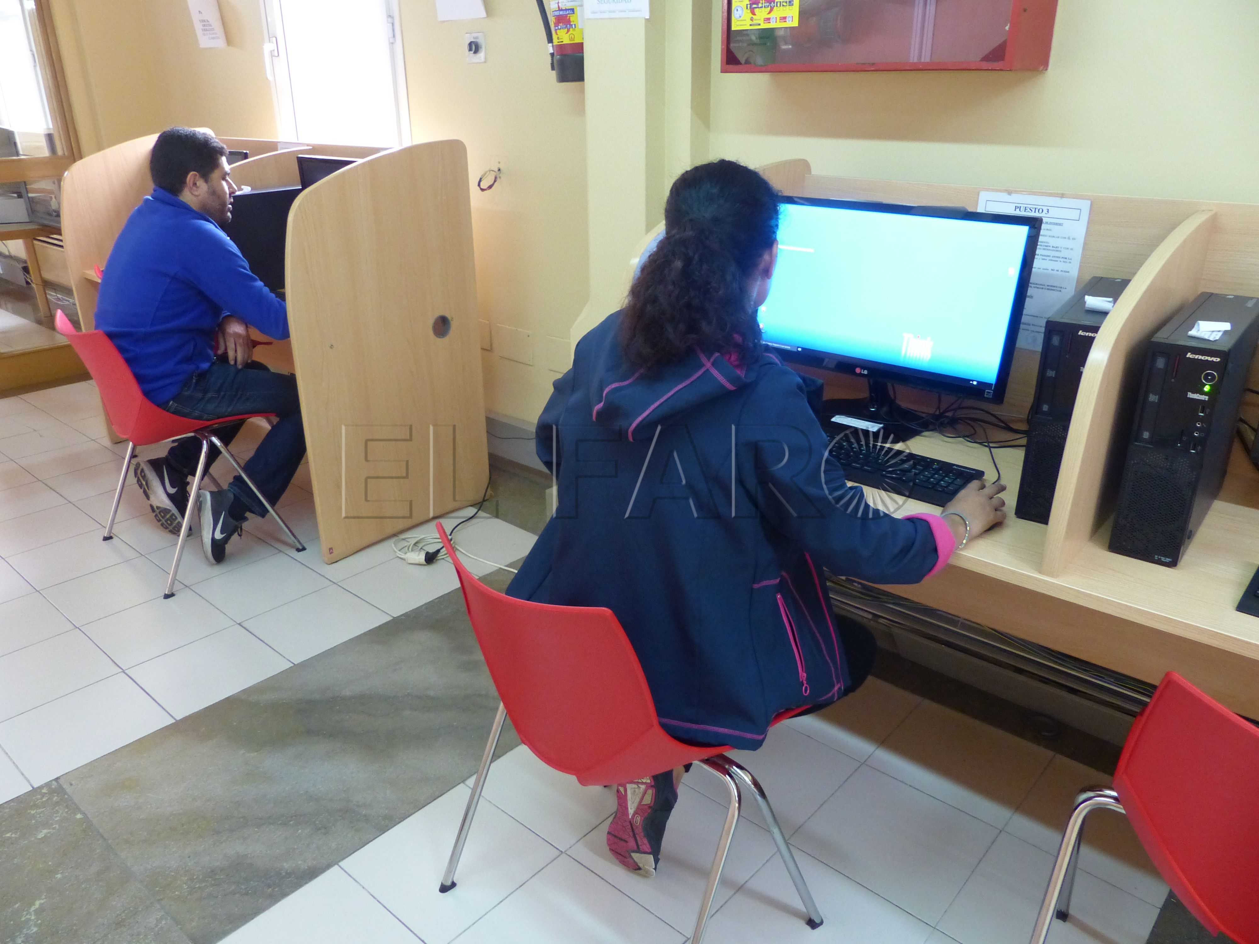 La sala de informática de la Biblioteca, sin horario fijo por los trabajadores de Planes de Empleo