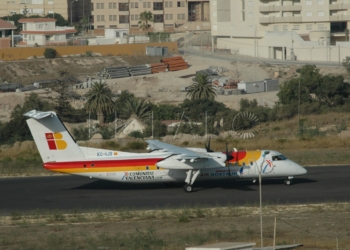 avión aeropuerto 010 El Senado aprueba que ceutíes y melillenses tengan un 75% de bonificación en el transporte marítimo y aéreo