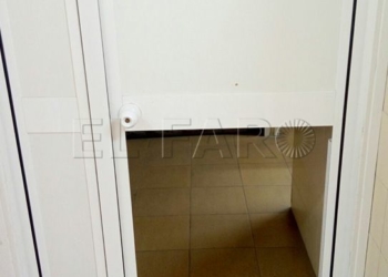 14 2 CSI-F denuncia que se cae el alicatado del baño del pabellón del Anselmo Pardo