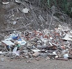 2 1 6 Multas de hasta 1.500€ para quien tire escombros de obras en la pista de carros