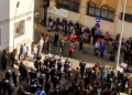2 6 Los músicos celebran en la calle