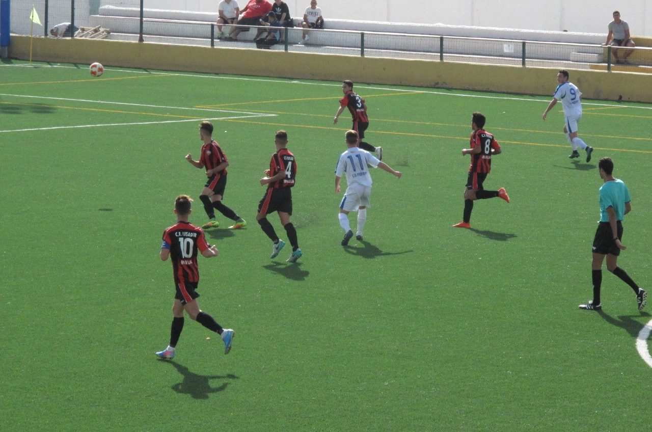 El Rusadir rescata un punto al final
