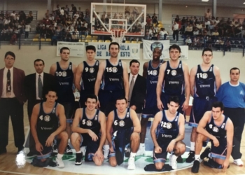 Componentes de la primera plantilla de la escuadra del Melilla Baloncesto, en la Liga LEB Oro, en 1996.