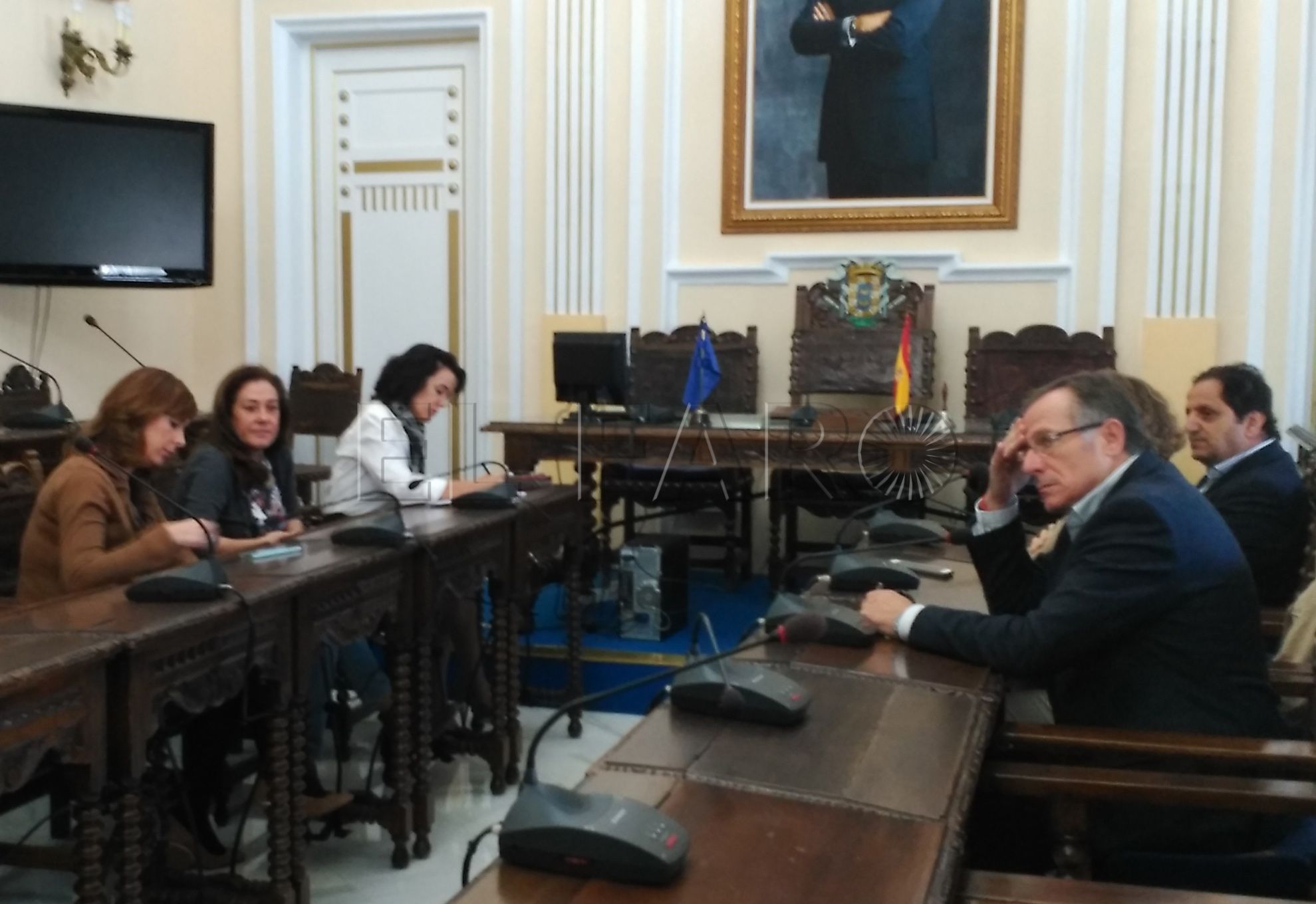 CpM y Ciudadanos piden al Gobierno que aparte a Isidoro González de sus funciones