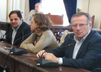 CpM y PSOE: “Rivas dijo que la denuncia contra el consejero se iba a archivar”