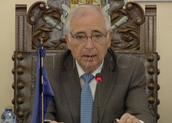 5 1 3 Imbroda se compromete a consultar a la oposición antes de hacer plenos urgentes