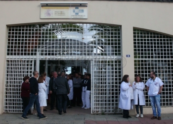 7 1 11 Robles anuncia el refuerzo de la plantilla y la separación de las consultas de Pediatría y adultos en Cabrerizas