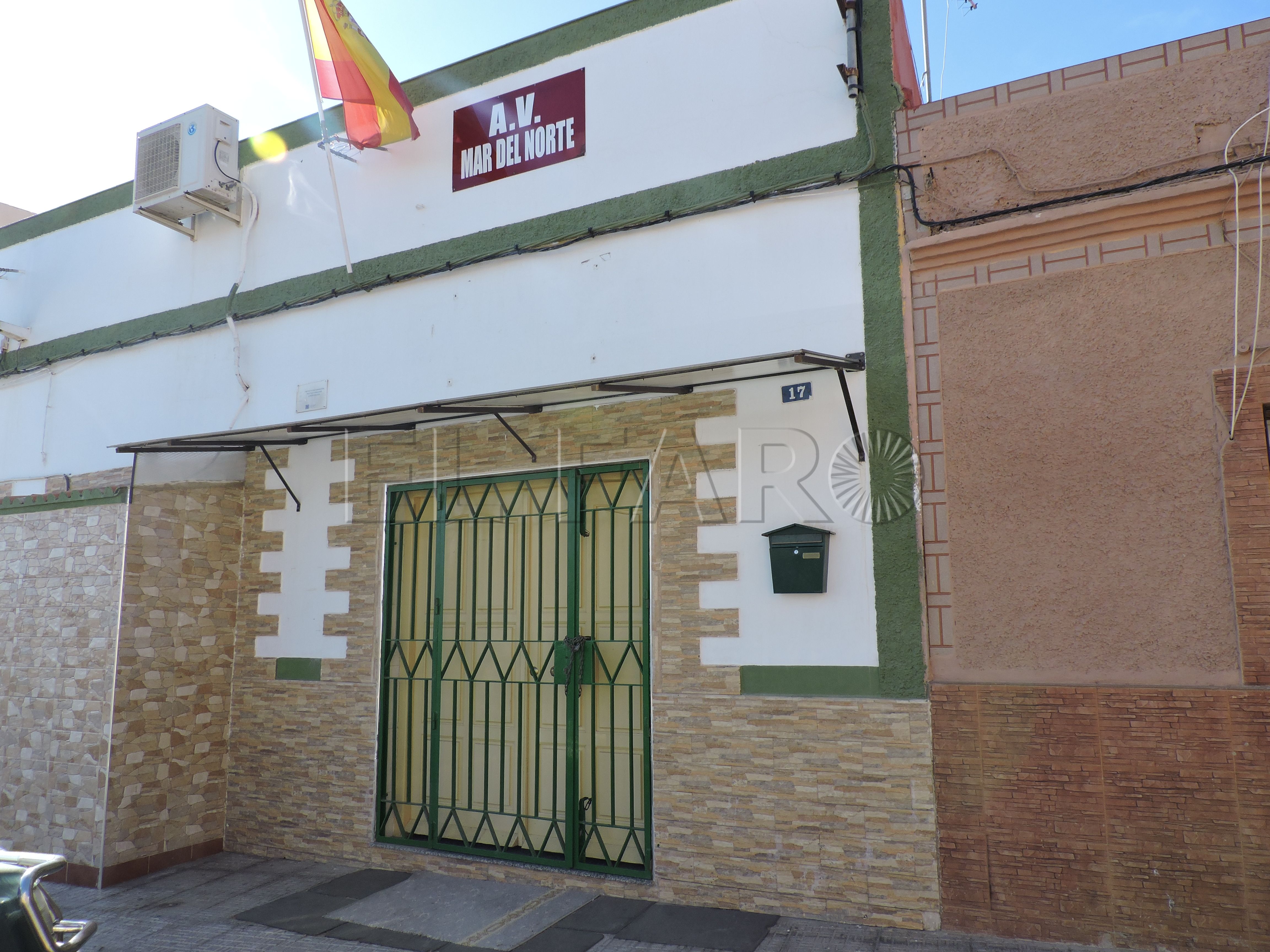 La mezquita sellada a cal y canto