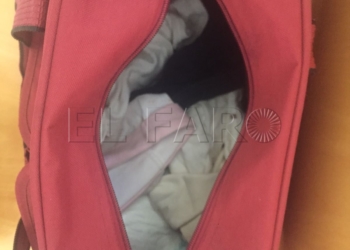 Interior del bolso Detienen a dos mujeres que llevaban un bebé con síntomas de asfixia oculto en un bolso