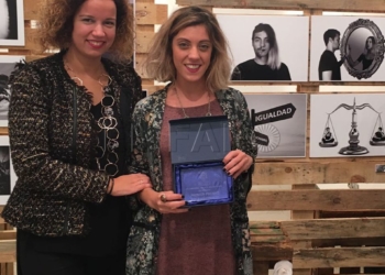 foto 2 Danae Daouacher y Victoria Carvajal, premiadas en el concurso Mujer y Arte