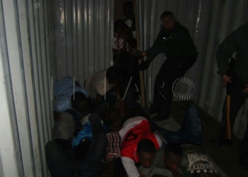 10 1 3 El delegado vincula la llegada de inmigrantes en dobles fondos al “blindaje” de la valla