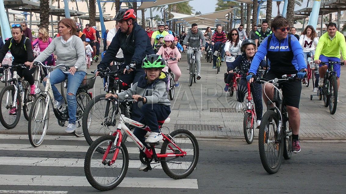 Melilla ConBici propone que uno de los carriles del Paseo Marítimo sea para ciclistas