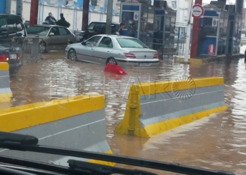 2 1 4 Techos caídos, arquetas reventadas y calles inundadas por una tormenta de una hora