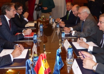 2 2 2 1 Fomento encarga a Melilla un estudio sobre si los vuelos pueden declararse servicio público