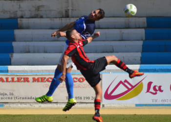 Los jugadores de la escuadra melillense lo dan todo en cada uno de los partidos.