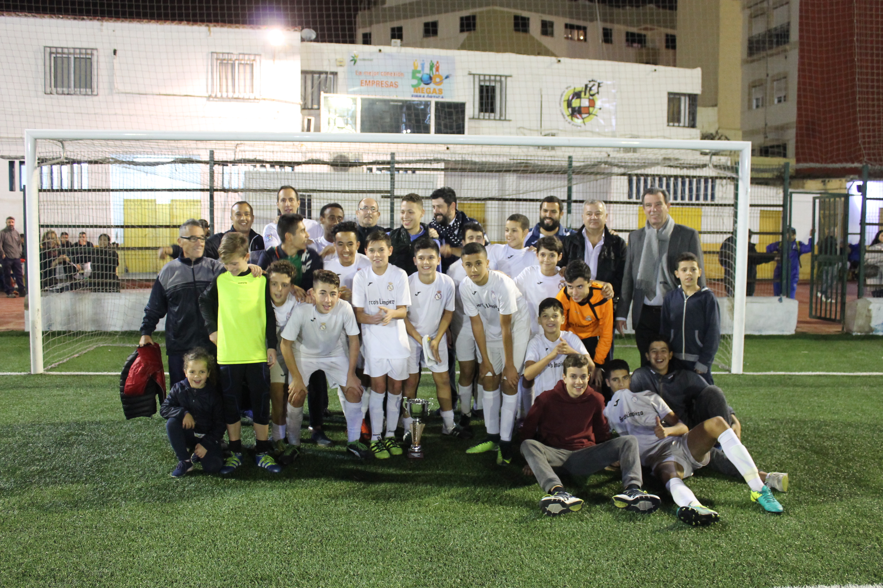 La Peña Real Madrid se lleva a sus vitrinas la I Copa Centenario infantil