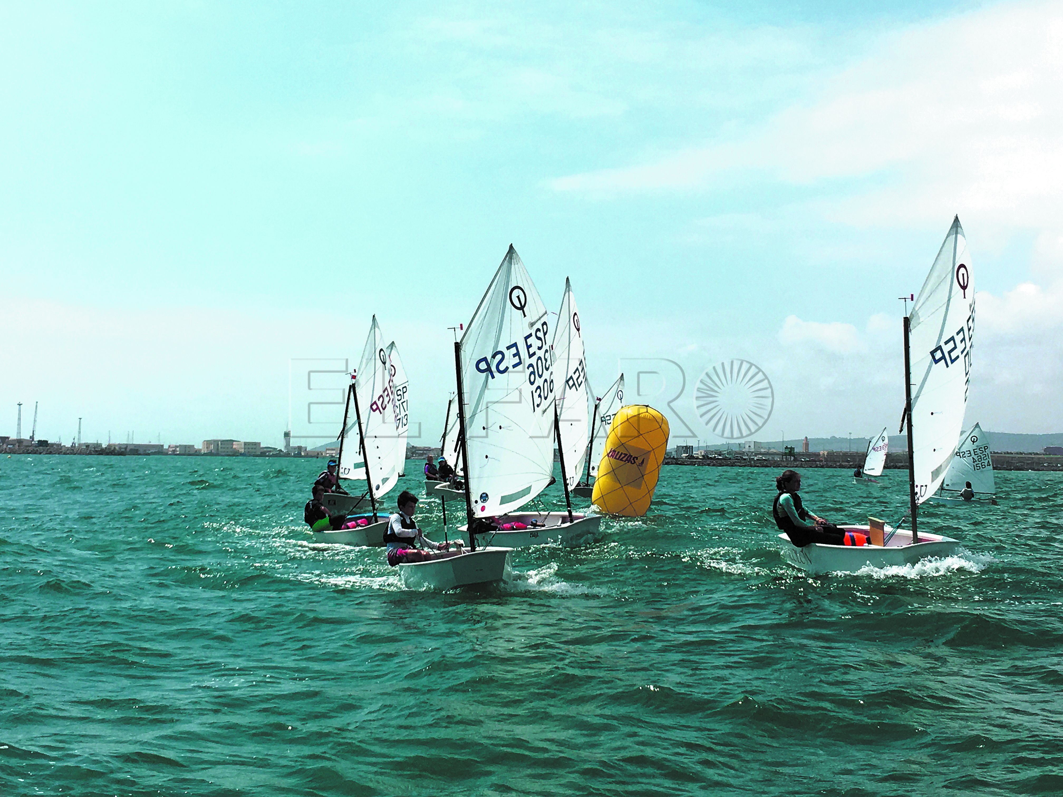 El Club Marítimo reanuda el Trofeo de Navidad 2016